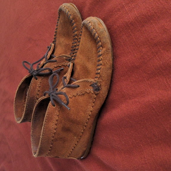 minnetonka suede ankle boot